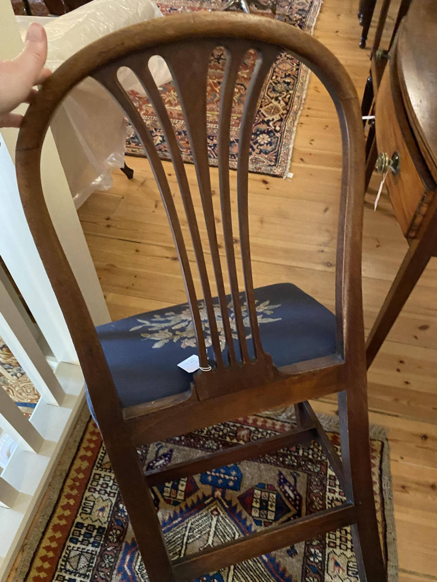 A pair of George III mahogany dining chairs in the Hepplewhite taste - Image 4 of 10