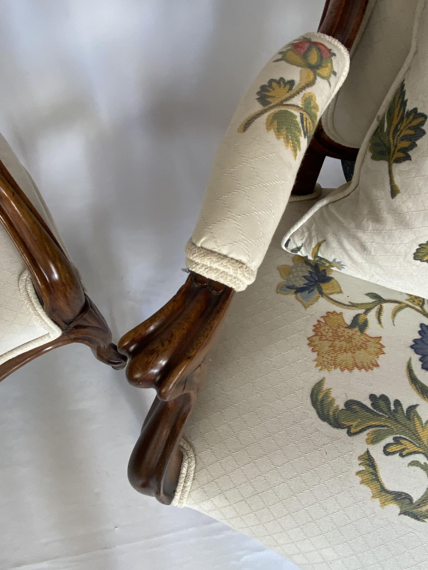 A pair of 19th century French Louis XV style mahogany cream floral upholstered fauteuils - Image 2 of 7