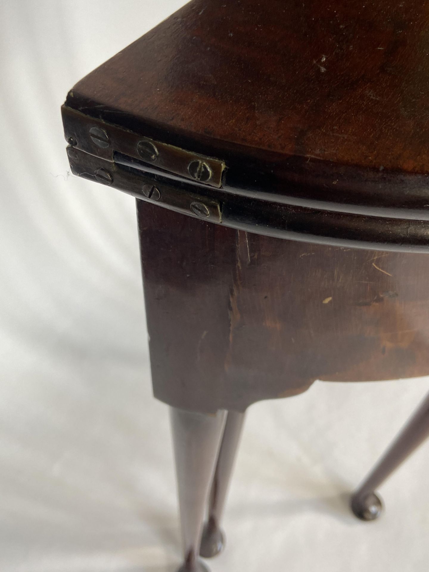 A very small George II style mahogany demi-lune tea table - Image 3 of 5