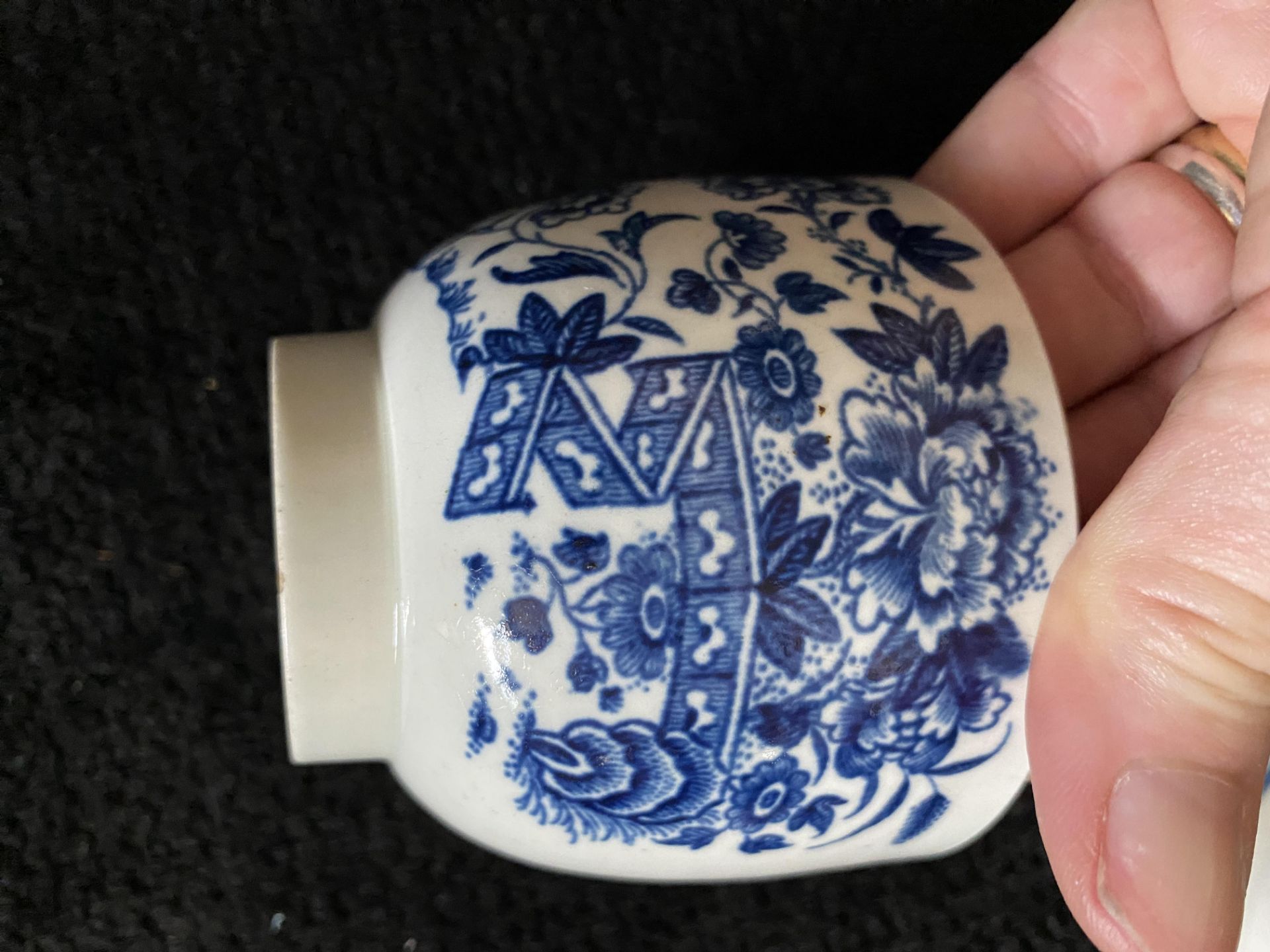 A first period Worcester blue and white sucrier with lid, together with a small 18th century Meissen - Image 8 of 13