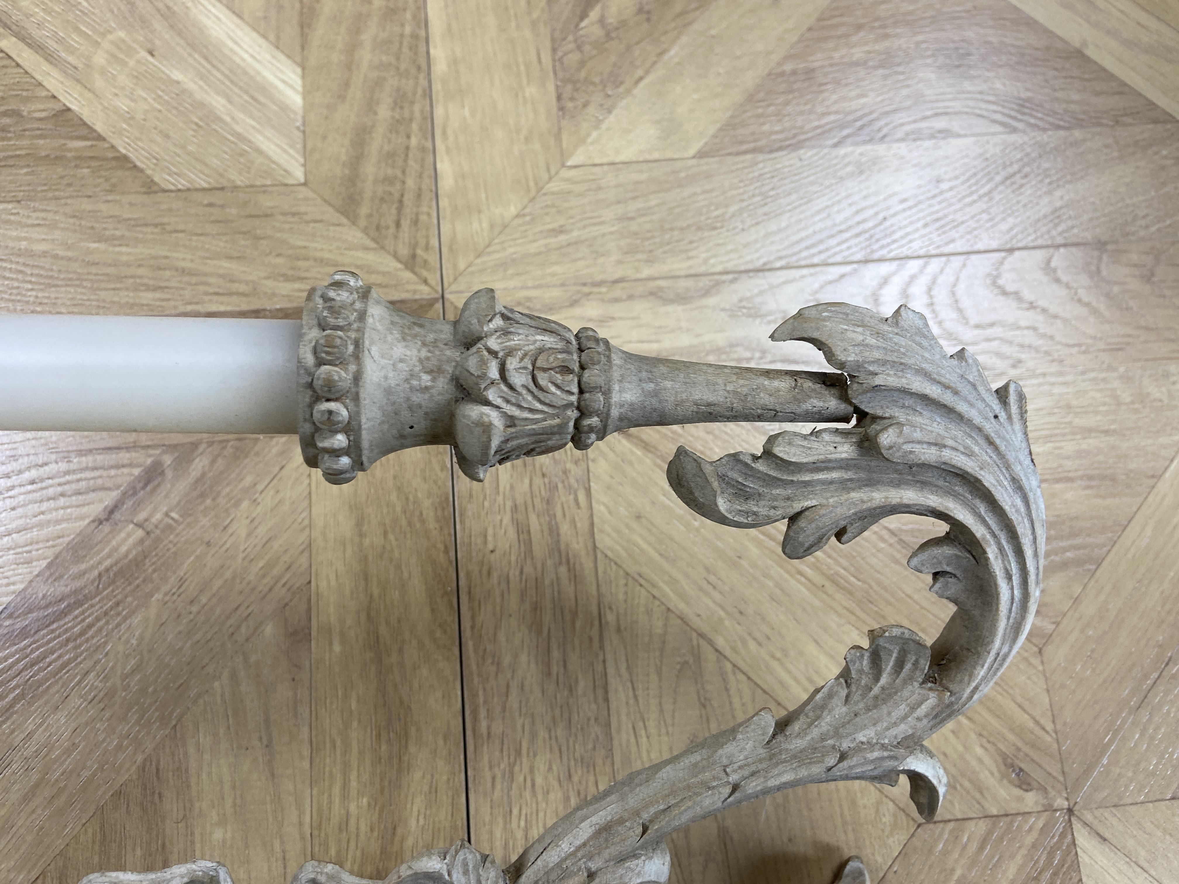 A Louis XVI style grey painted pine twin-light wall appliqué / wall light With riband tied - Image 4 of 6