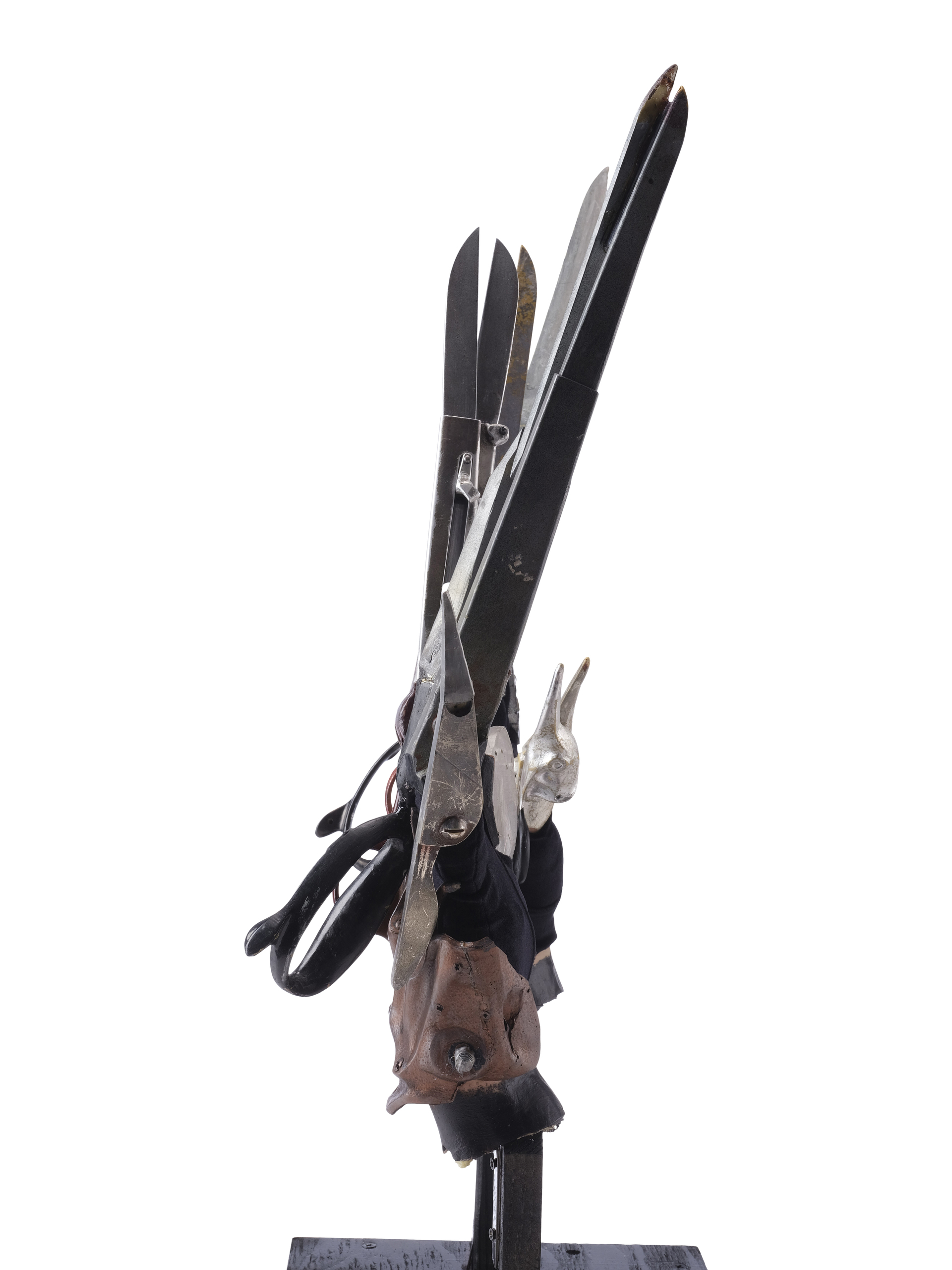 EDWARD SCISSORHANDS (1990) - Edward Scissorhands' (Johnny Depp) Scissor Hand Set with Screen-Matched - Image 13 of 25