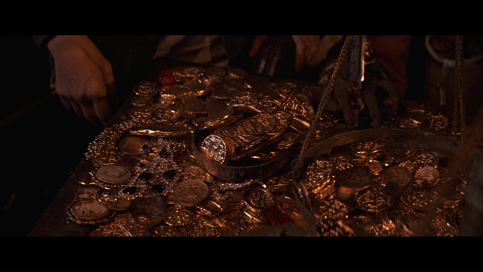 THE GOONIES (1985) - Assorted One-Eyed Willy's Treasure - Image 9 of 11