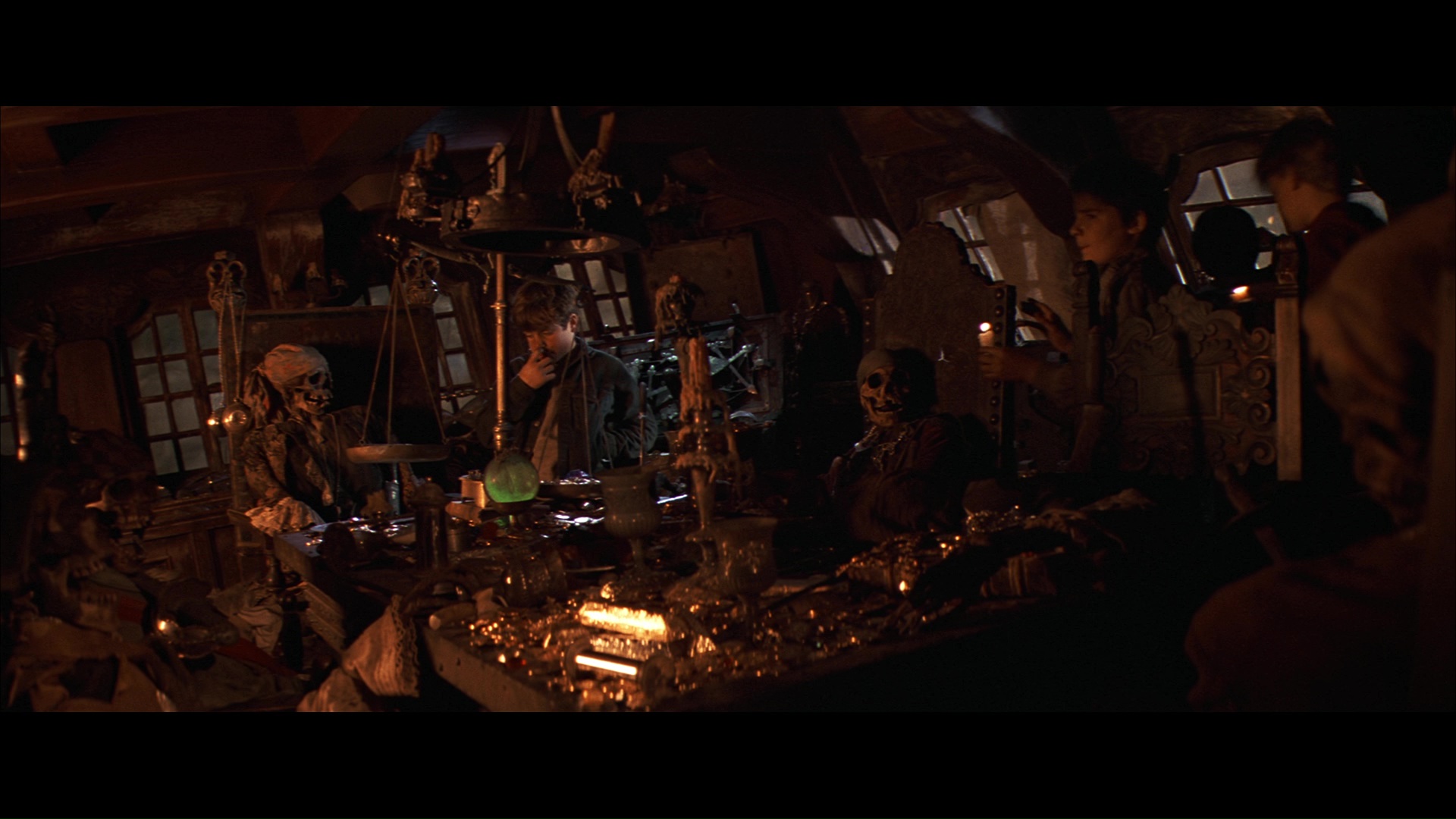 THE GOONIES (1985) - Assorted One-Eyed Willy's Treasure - Image 8 of 11