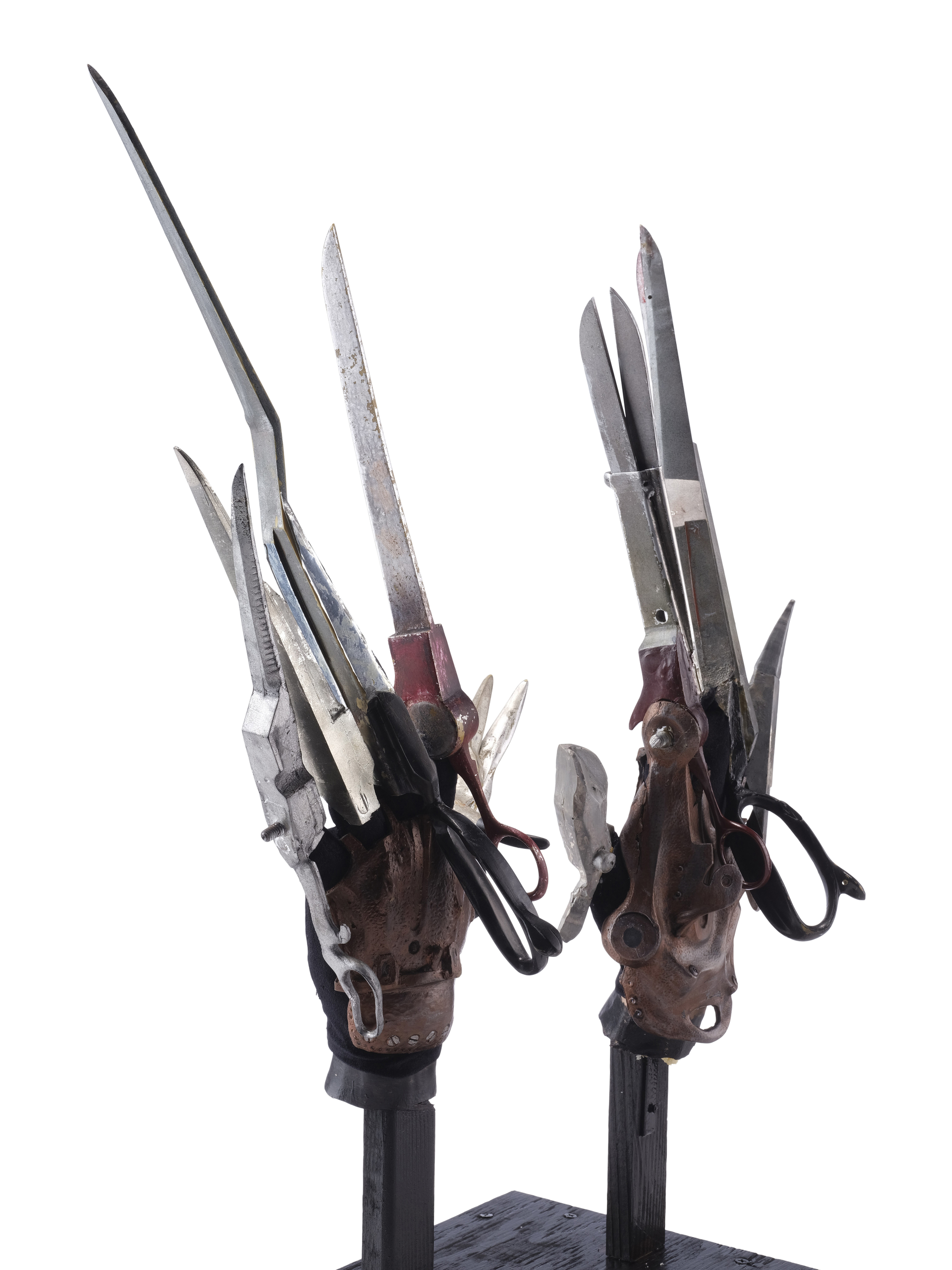 EDWARD SCISSORHANDS (1990) - Edward Scissorhands' (Johnny Depp) Scissor Hand Set with Screen-Matched - Image 5 of 25