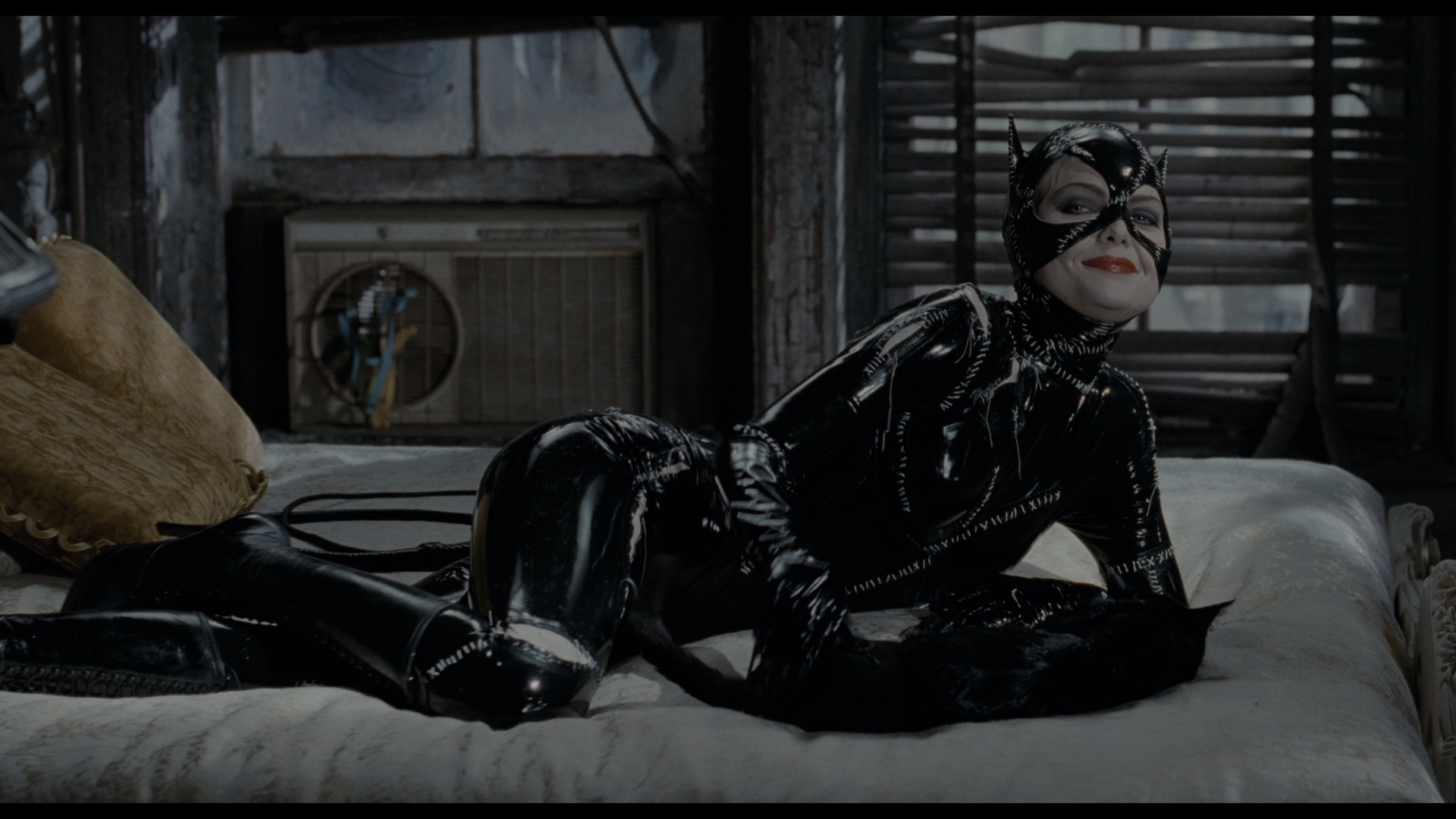 BATMAN RETURNS (1992) - Selina Kyle's (Michelle Pfeiffer) Catwoman Costume with Screen-Matched Corse - Image 30 of 35