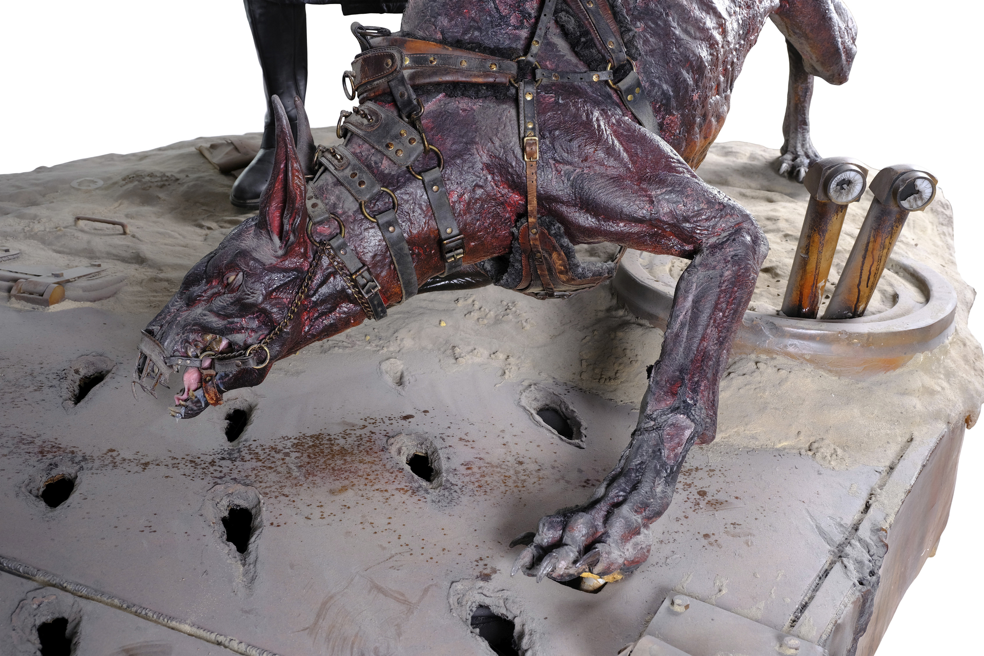 SUCKER PUNCH (2011) - Full-Size Mechanized Soldier, War Dog, and Bloodied Orc Shop Display - Image 20 of 34