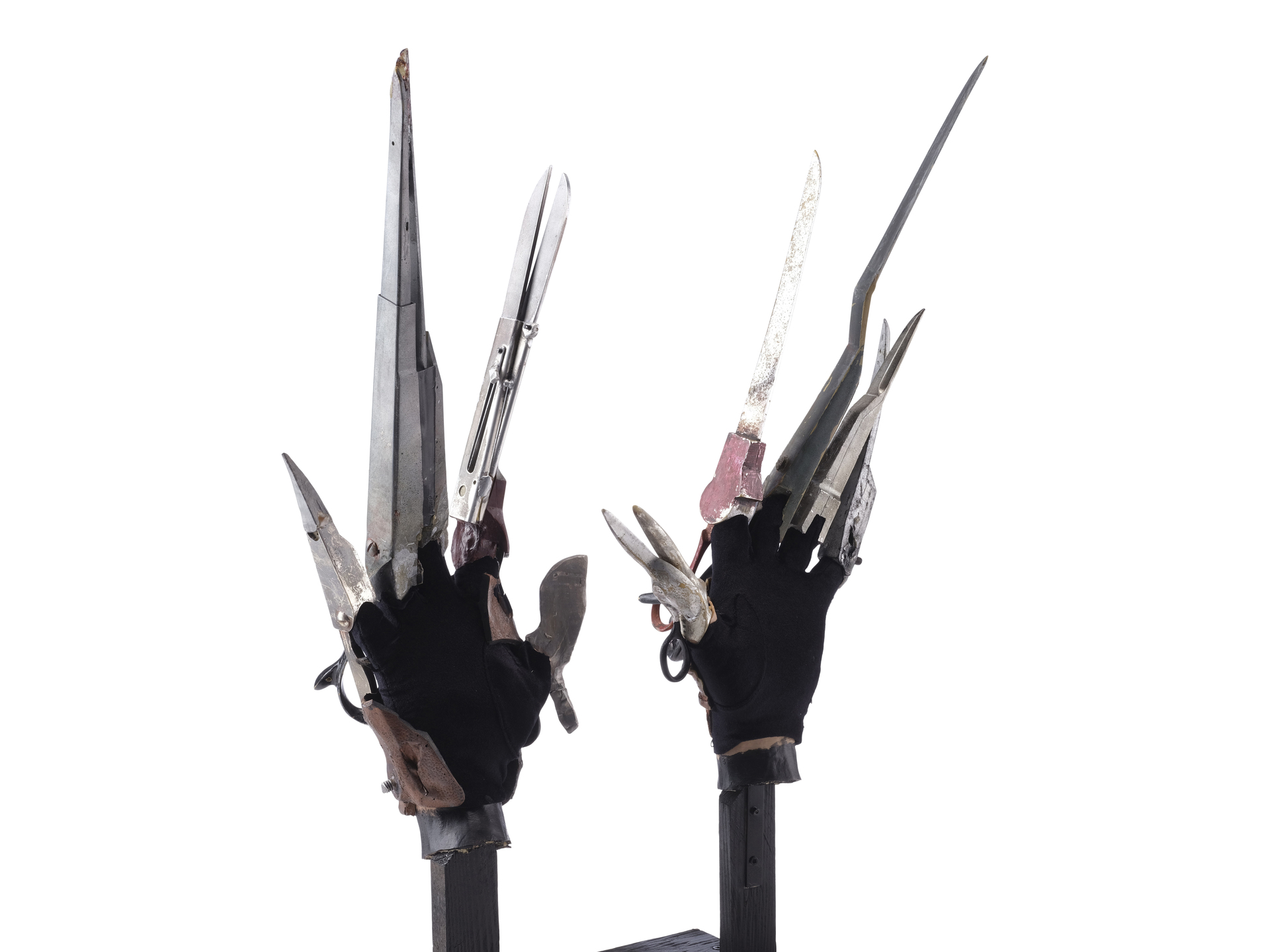 EDWARD SCISSORHANDS (1990) - Edward Scissorhands' (Johnny Depp) Scissor Hand Set with Screen-Matched - Image 8 of 25