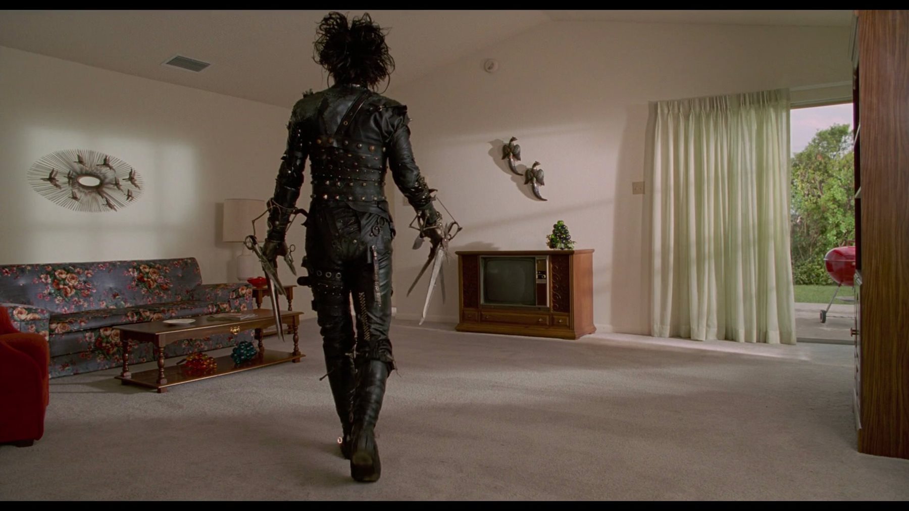 EDWARD SCISSORHANDS (1990) - Edward Scissorhands' (Johnny Depp) Scissor Hand Set with Screen-Matched - Image 19 of 25