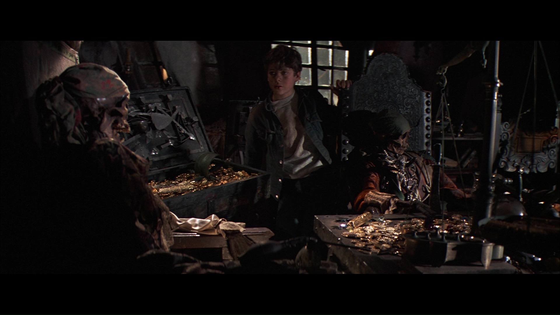 THE GOONIES (1985) - Assorted One-Eyed Willy's Treasure - Image 7 of 11