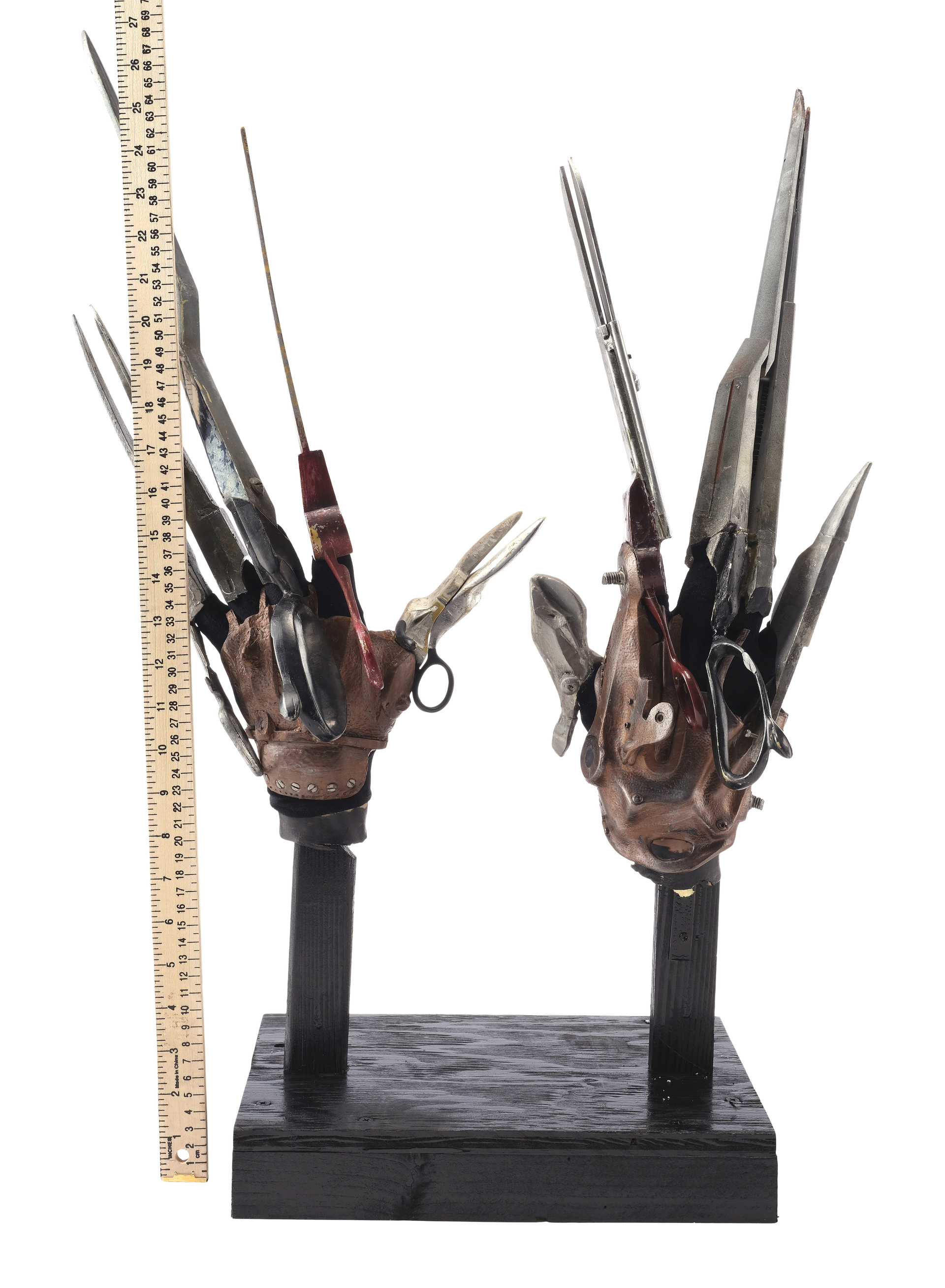 EDWARD SCISSORHANDS (1990) - Edward Scissorhands' (Johnny Depp) Scissor Hand Set with Screen-Matched - Image 16 of 25