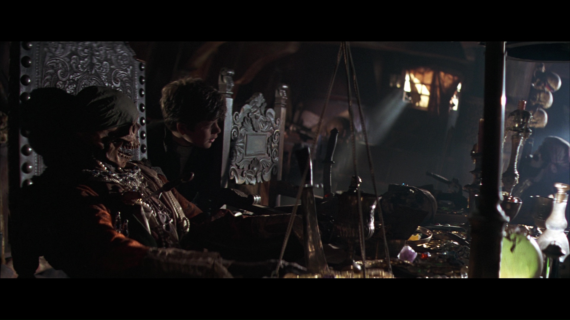 THE GOONIES (1985) - Assorted One-Eyed Willy's Treasure - Image 6 of 11