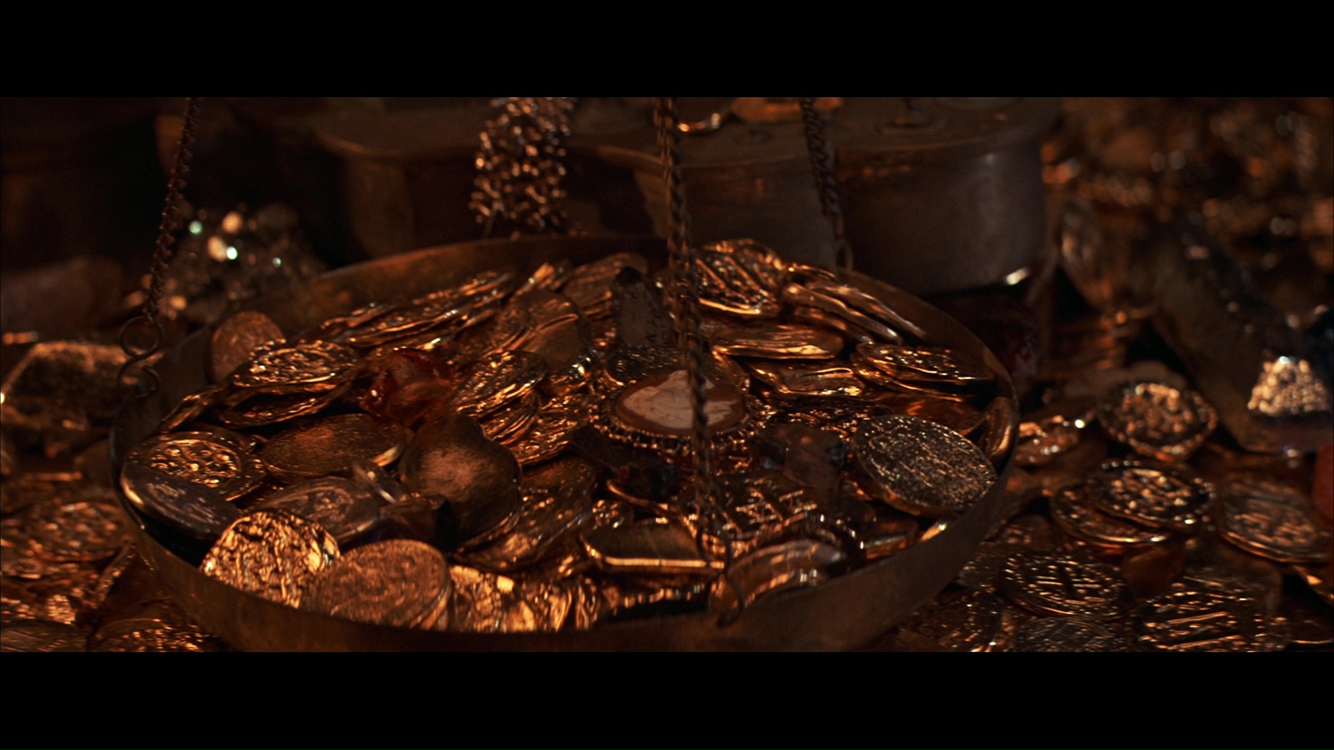 THE GOONIES (1985) - Assorted One-Eyed Willy's Treasure - Image 10 of 11