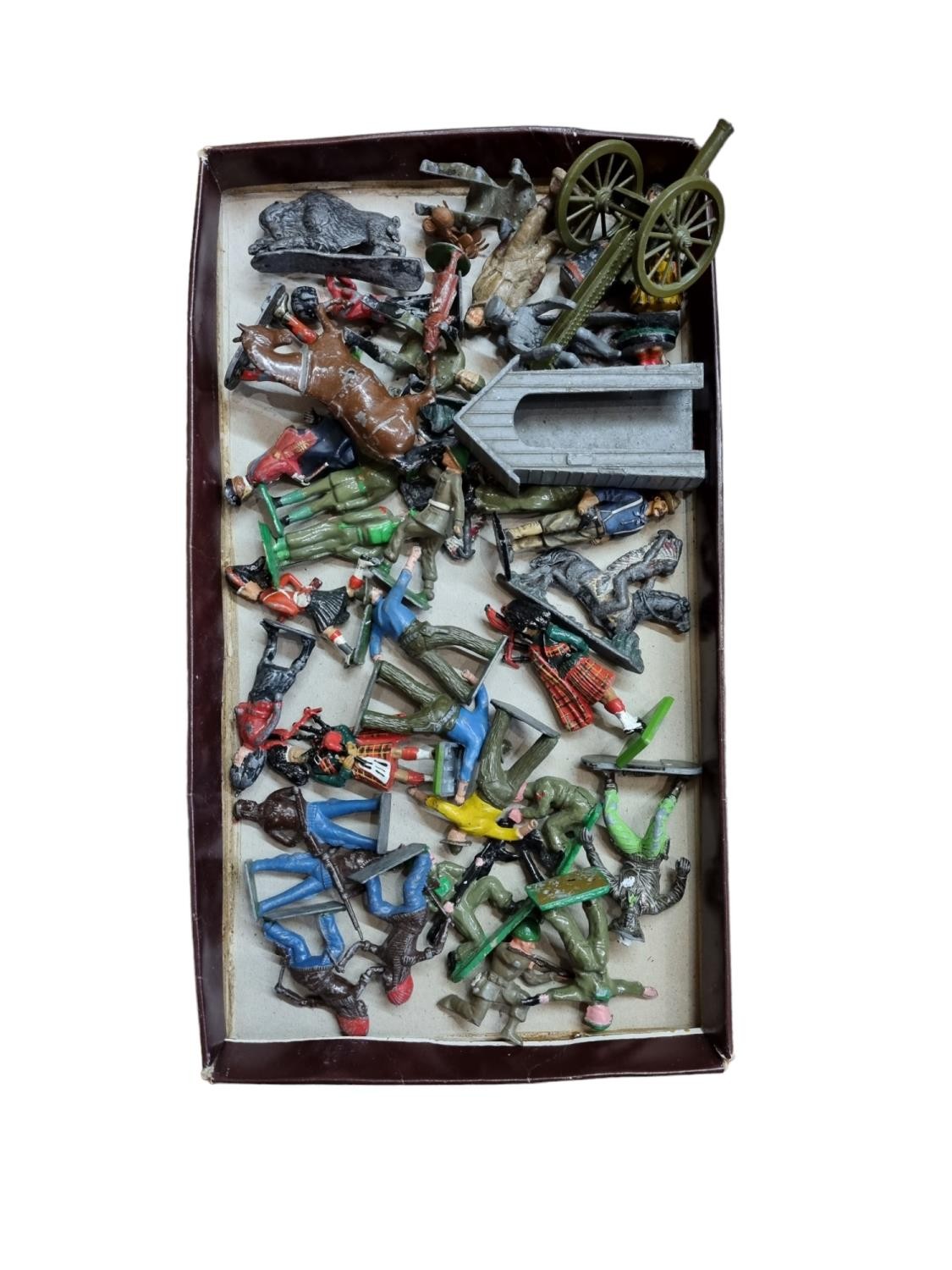 Collection of Vintage Diecast Metal & Lead Soldiers & Artillery including Britain's examples
