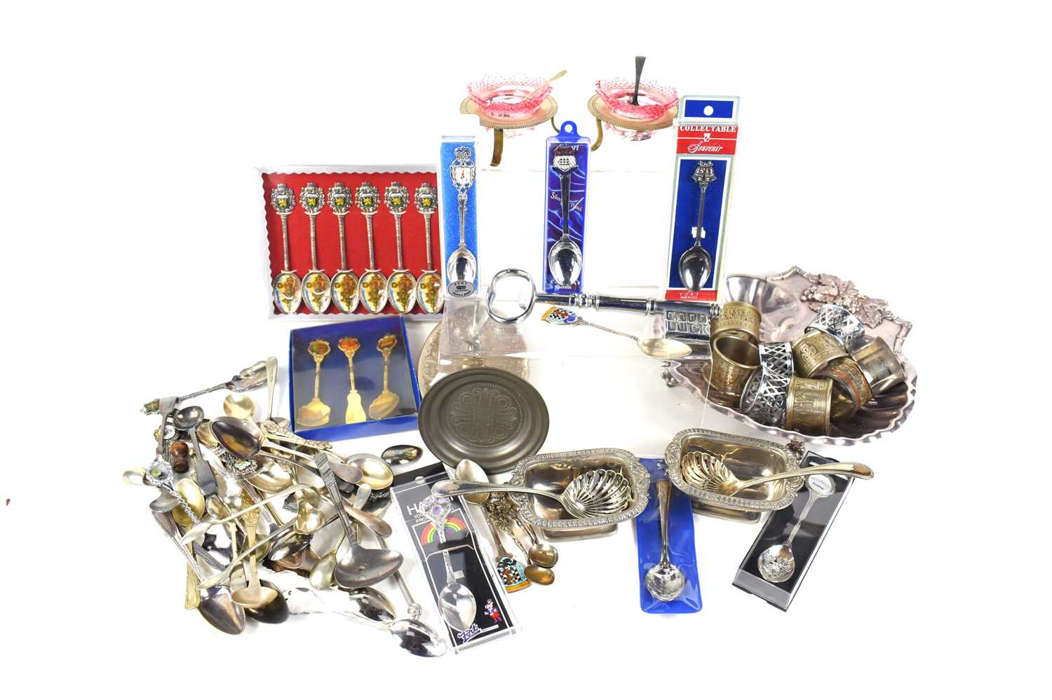 A group of vintage metalware items to include a quantity of boxed and unboxed souvenir spoons,