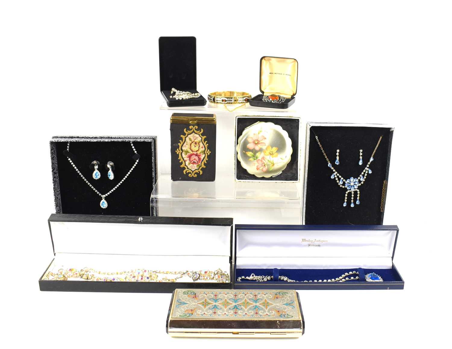A group of vintage and modern jewellery, along with two compacts and a West Germany cigarette case.