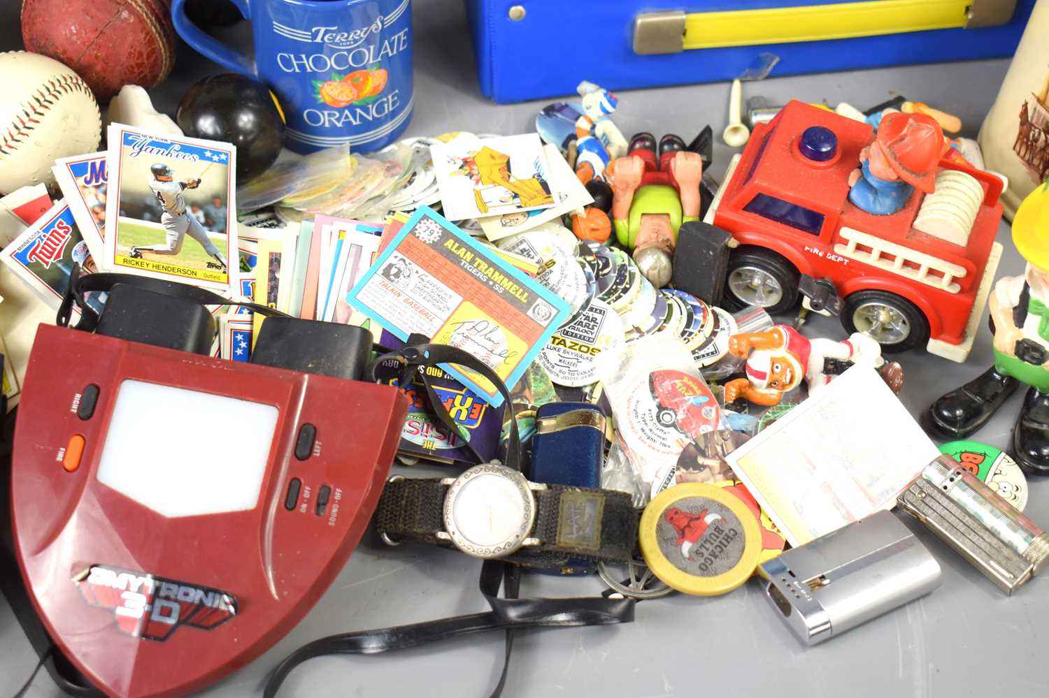 A large group of vintage toys to include star wars figures, two Tomytronic electronic games, Topps - Image 2 of 5