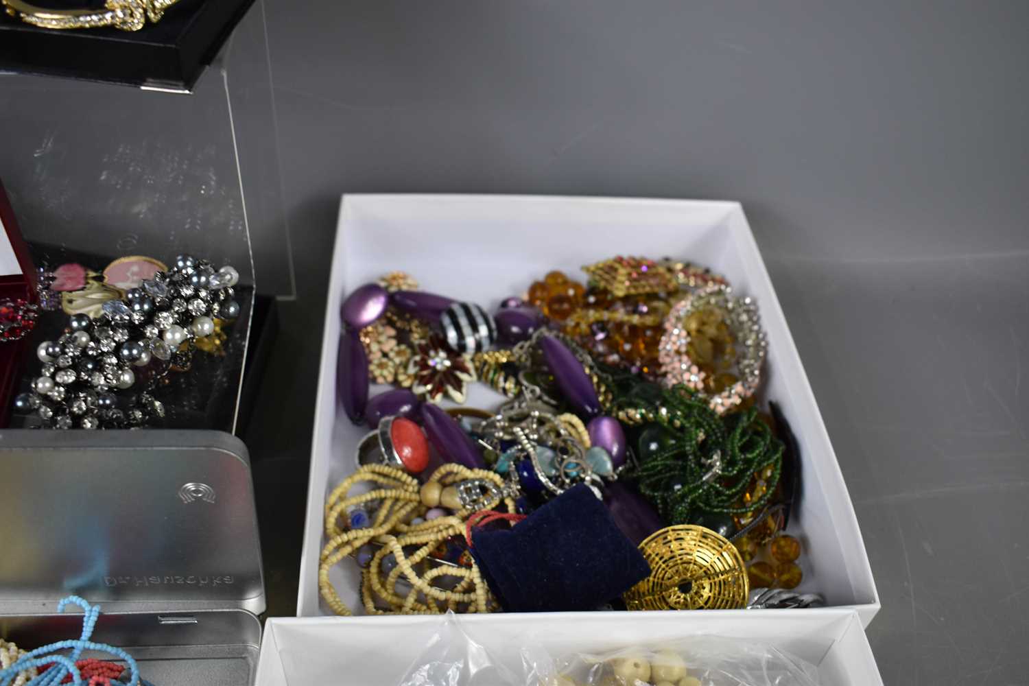 A large selection of jewellery to include necklaces, brooches, bracelets, bangles, some silver, - Image 5 of 7