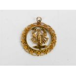 A 9ct gold pendant set with a lobster with filigree border, 3.33g.