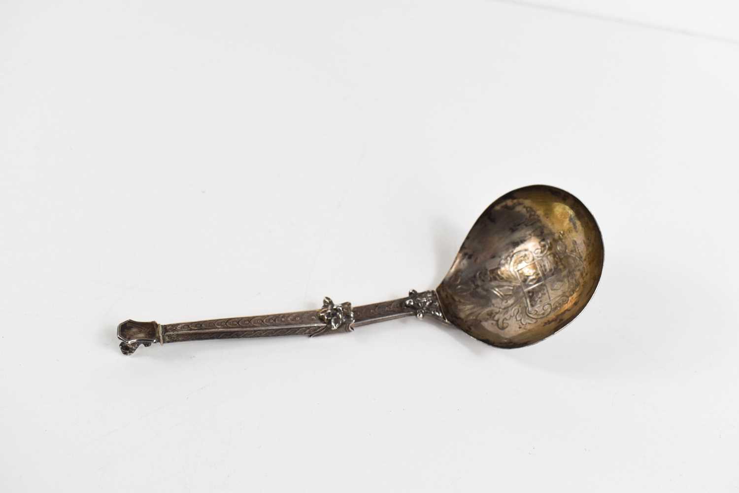 A Dutch silver metamorphic folding spoon and fork, circa 1800, the prongs of the fork fit into - Image 8 of 16