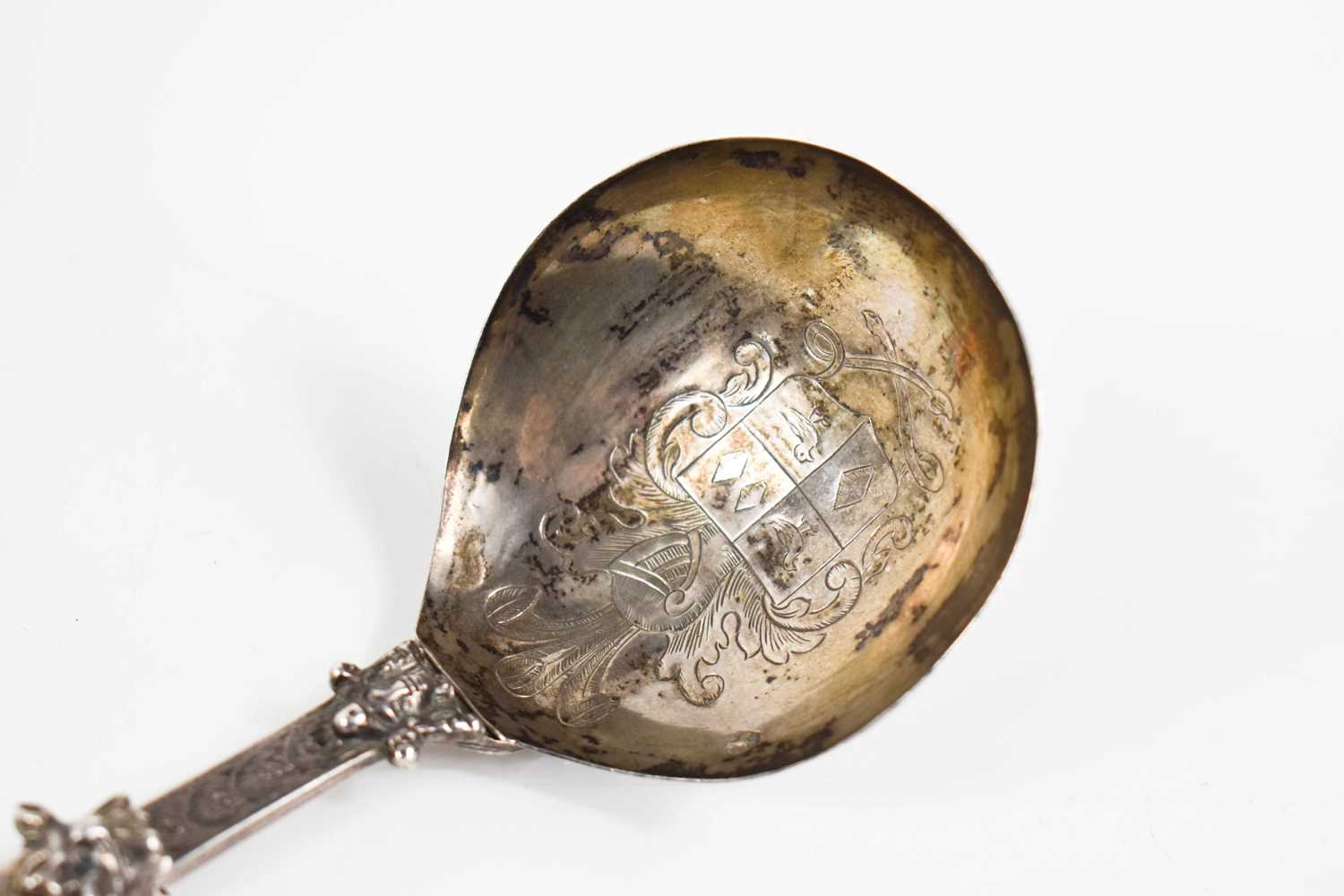 A Dutch silver metamorphic folding spoon and fork, circa 1800, the prongs of the fork fit into - Image 7 of 16