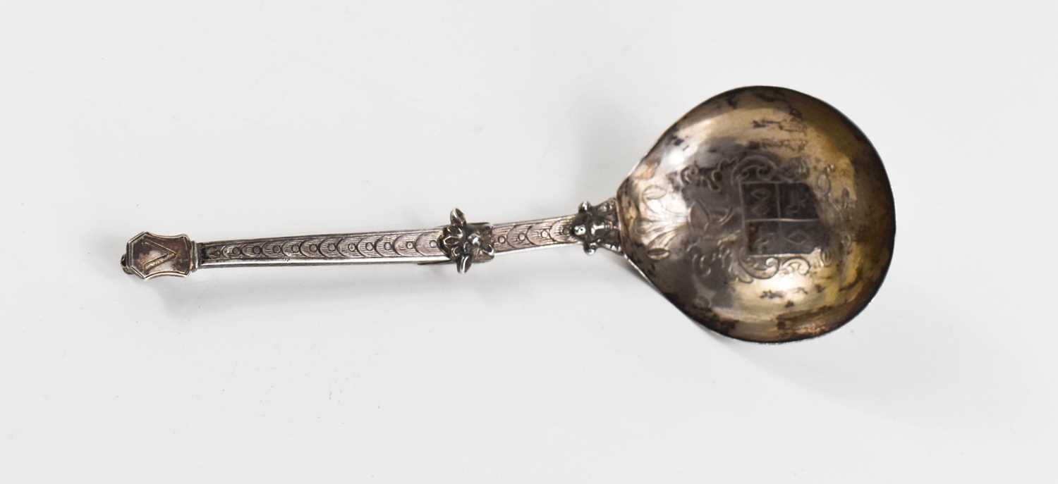 A Dutch silver metamorphic folding spoon and fork, circa 1800, the prongs of the fork fit into - Image 12 of 16