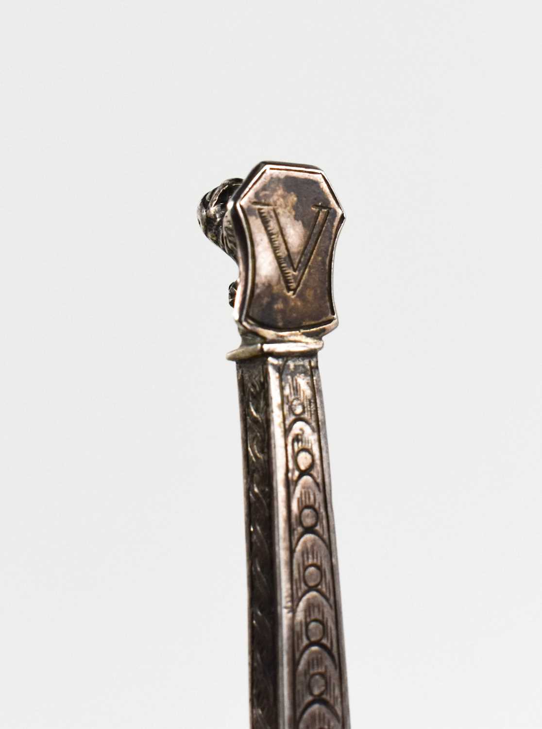 A Dutch silver metamorphic folding spoon and fork, circa 1800, the prongs of the fork fit into - Image 2 of 16