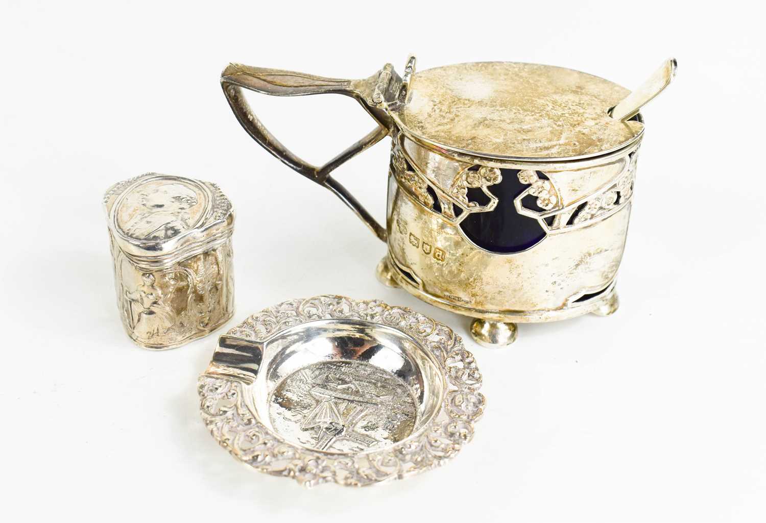 A silver Art Nouveau mustard pot with blue glass liner and a plated spoon, a Dutch silver snuff