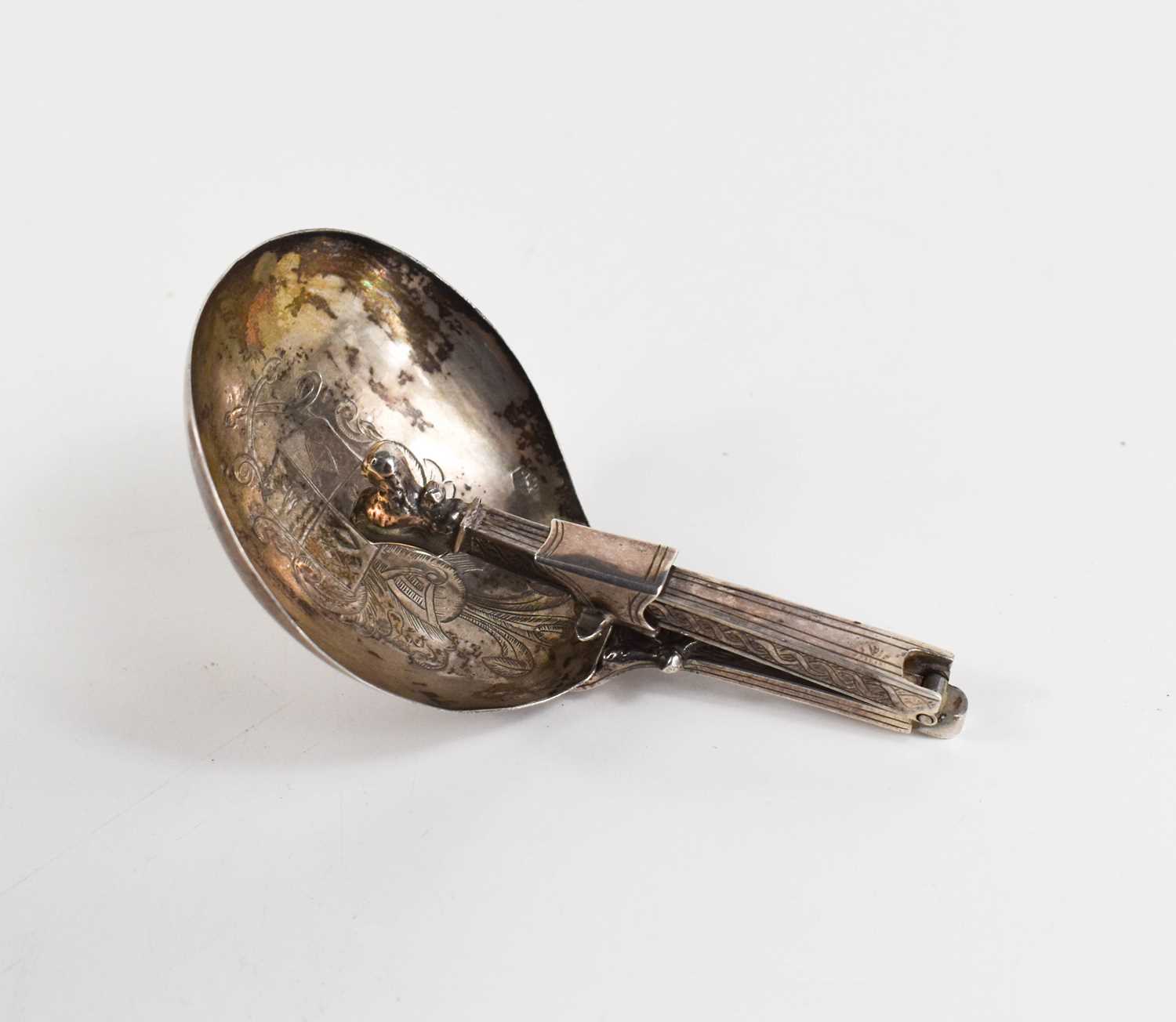 A Dutch silver metamorphic folding spoon and fork, circa 1800, the prongs of the fork fit into - Image 11 of 16