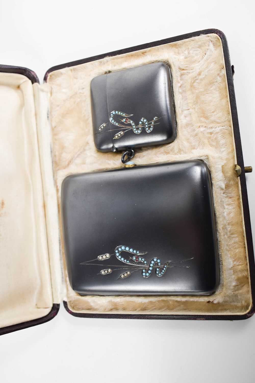 An early 20th century gun metal, turquoise and seed pearl cigarette case with matching vesta case, - Image 6 of 6