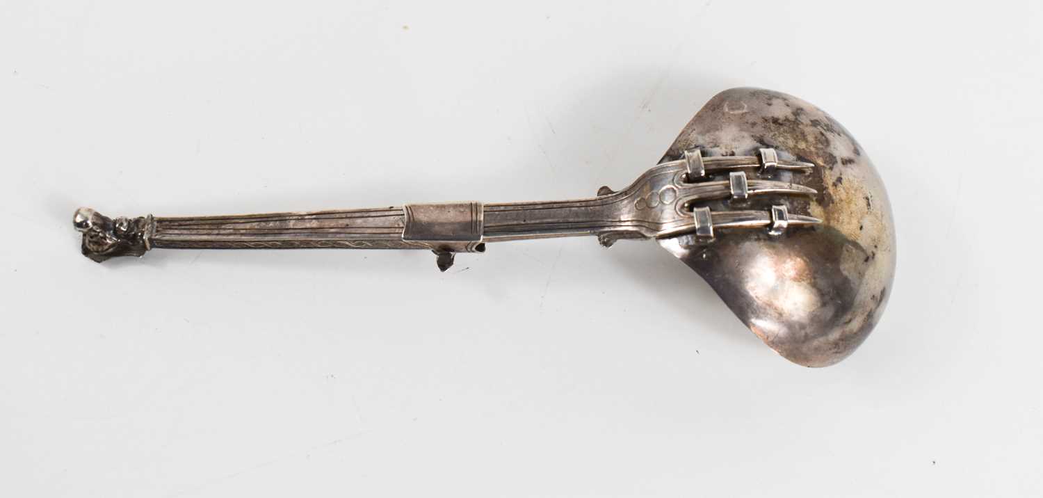 A Dutch silver metamorphic folding spoon and fork, circa 1800, the prongs of the fork fit into - Image 9 of 16
