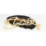 A cultured pearl necklace, single strand, 118g.