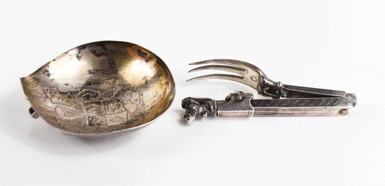 A Dutch silver metamorphic folding spoon and fork, circa 1800, the prongs of the fork fit into - Image 14 of 16