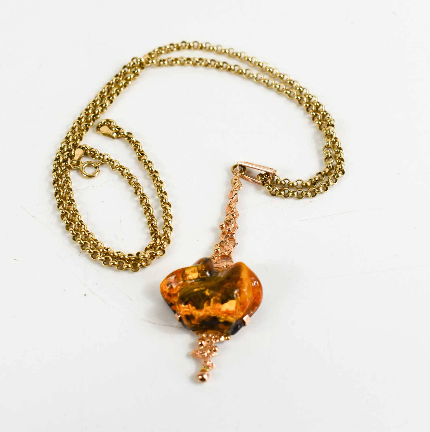 A 14ct rose gold and amber pendant, of contemporary design, on a 9ct gold chain link necklace, 7. - Image 3 of 4