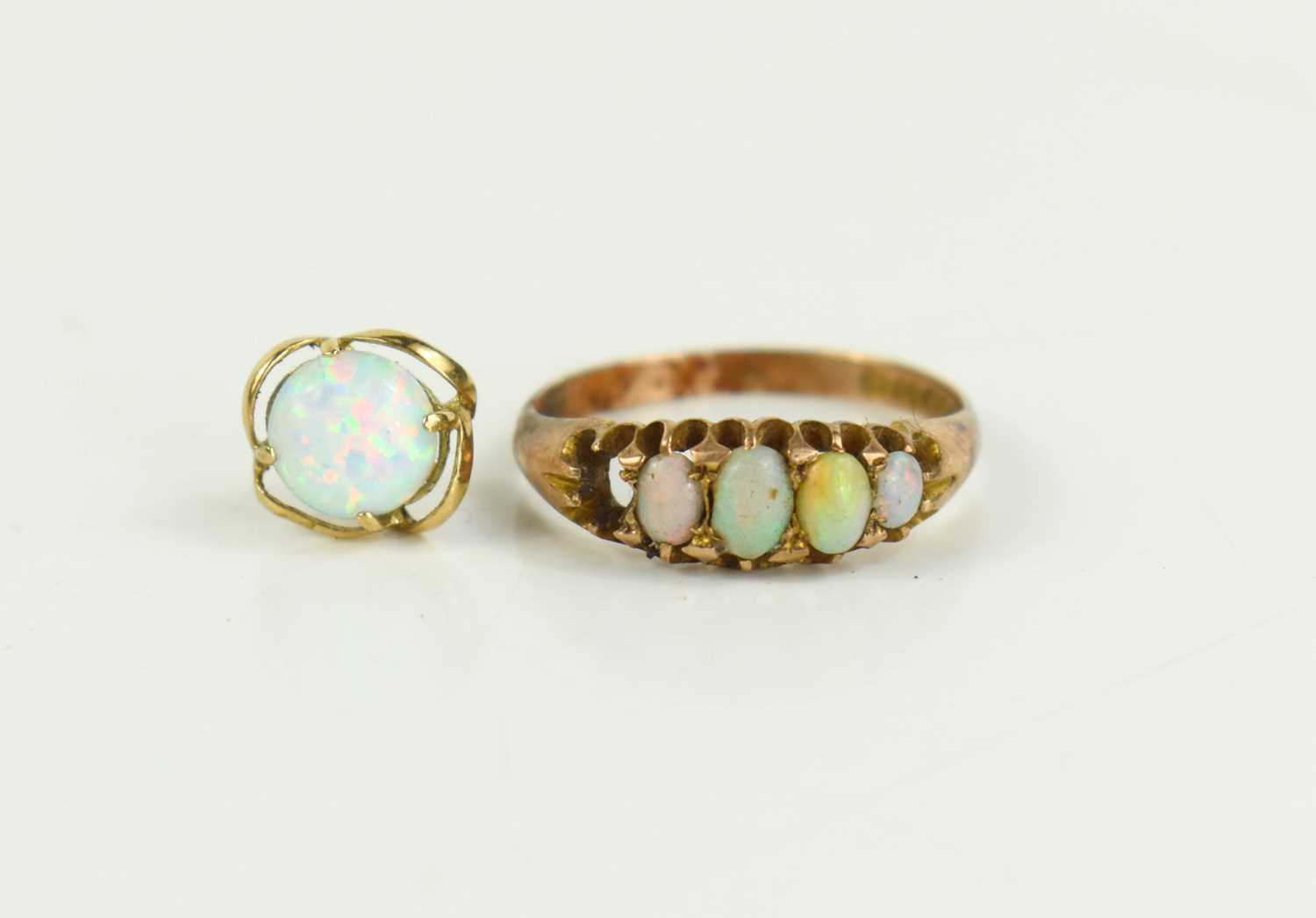 A 9ct gold ring and a single opal stud earring, 2.65g.