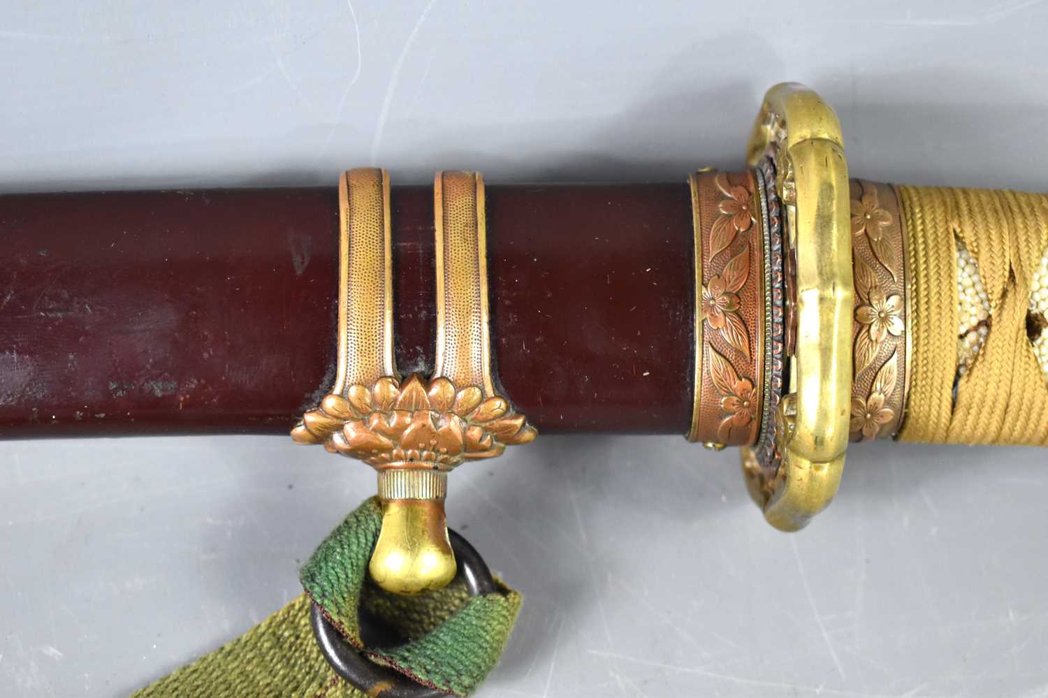 A WWII period Japanese officers Shin Gunto sword with rayskin tsuka wrapped with cord binding, - Image 4 of 13