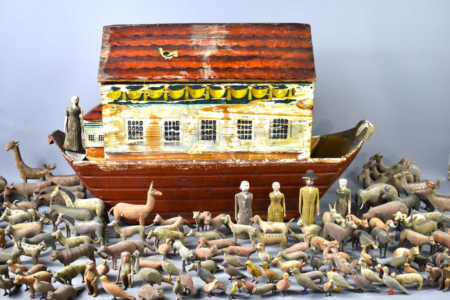 A large Erzgebirge German Noah's ark and animals, mid 19th century, the pine arc painted with - Image 9 of 21