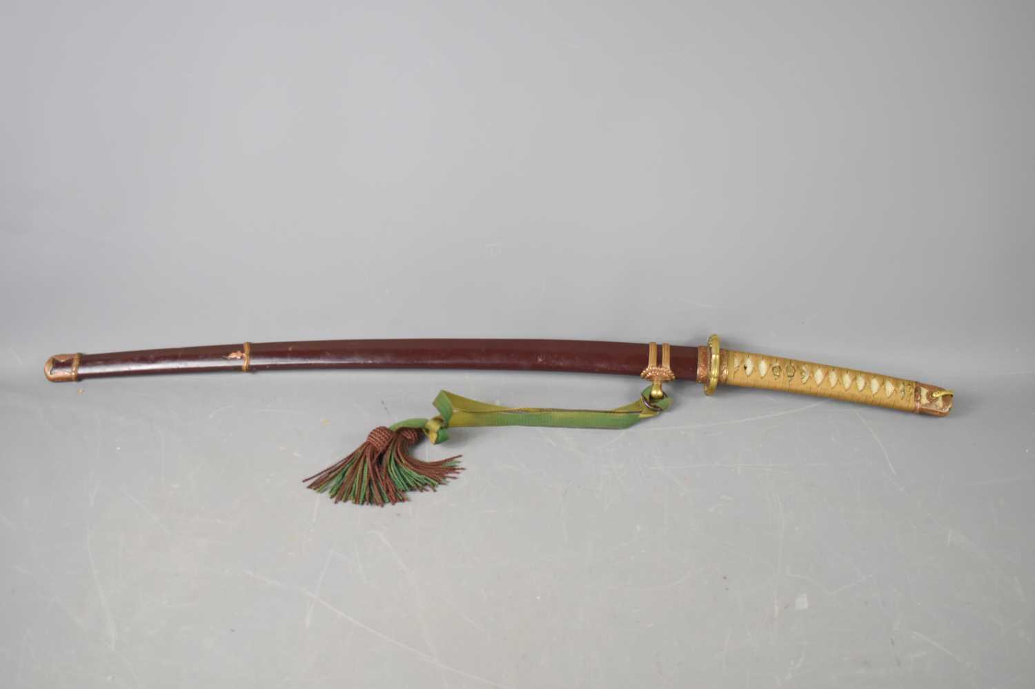 A WWII period Japanese officers Shin Gunto sword with rayskin tsuka wrapped with cord binding, - Image 3 of 13