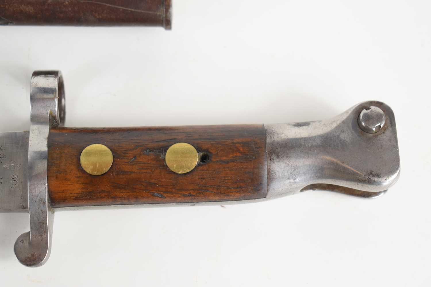 A British 1888 pattern bayonet and scabbard, MKI 2nd type, the ricasso stamped with broad arrow - Image 2 of 6