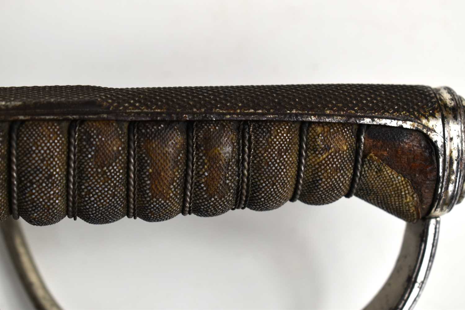 An early 20th century Royal Artillery officer's sword, pattern 1821, 87cm single edge blade etched - Image 8 of 15