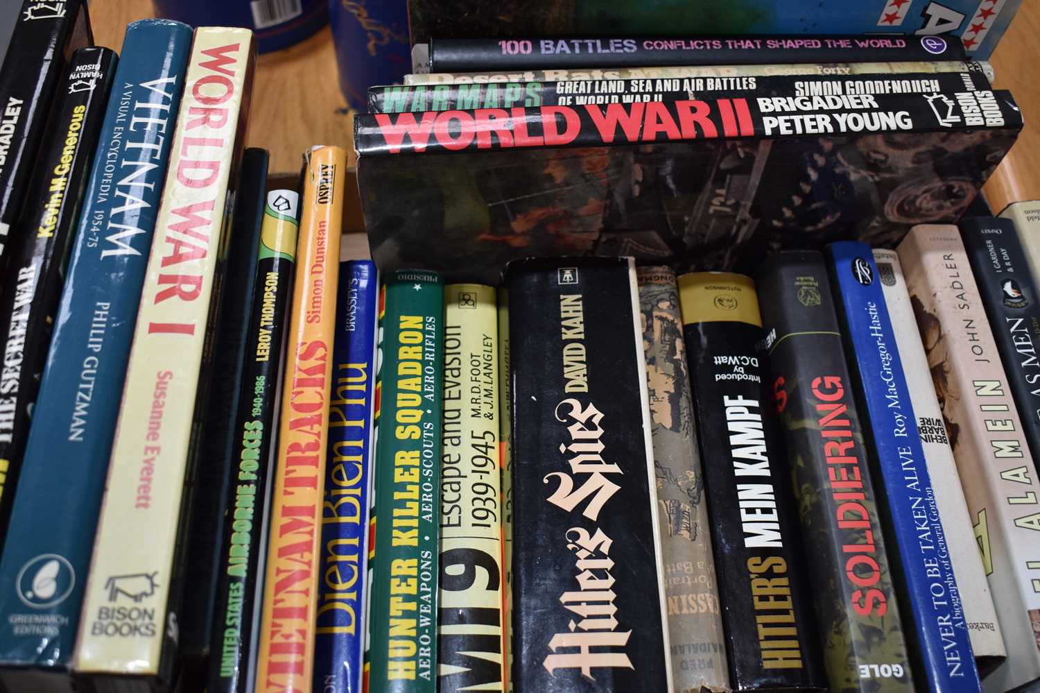 A group of collectable military related books to include Vietnam The Ten Thousand Day War, Hamburger - Image 3 of 3