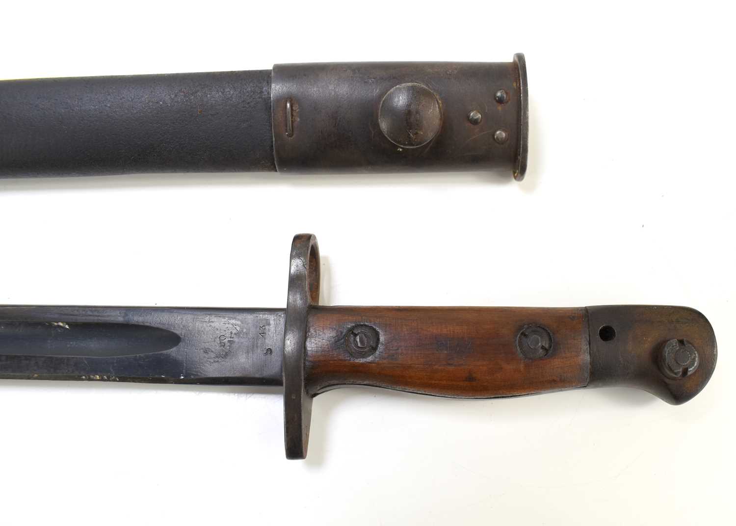 An Australian 1907 pattern bayonet, the blade marked with broad arrow and the wooden grip marked - Image 3 of 3