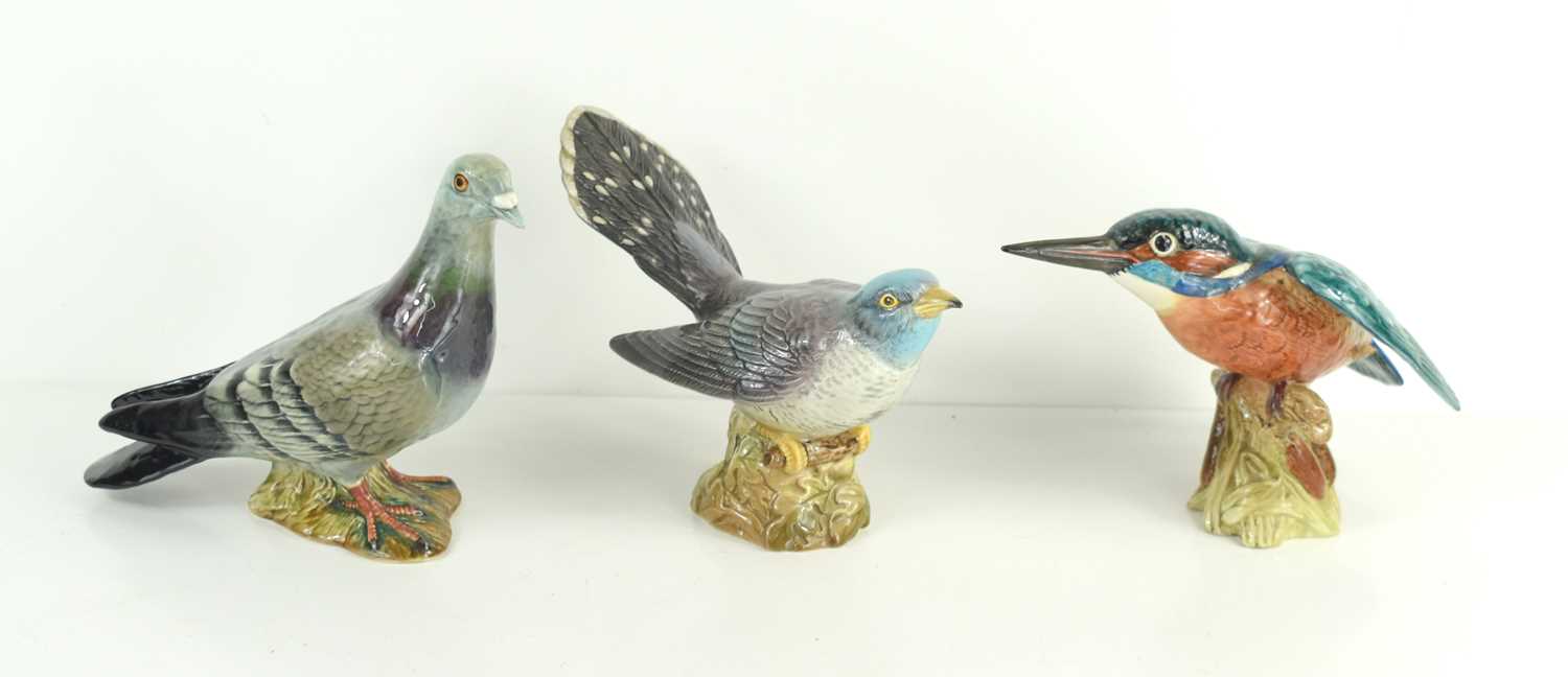 A group of Beswick birds comprising of a Kookaburra 1159, Songthrush 2308, a Sandpiper, a Magpie - Bild 3 aus 4
