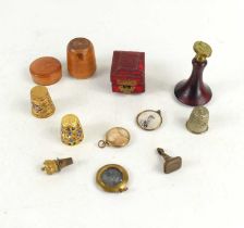 A group of collectables and thimbles comprising four thimbles, the largest enamelled and contained