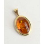 A 9ct gold set amber pendant, the oval amber cabochon of approximately 1.5 by 1cm, total weight 2.