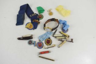 A group of collectables including various miniature folding fruit knives, a medal for 20 years