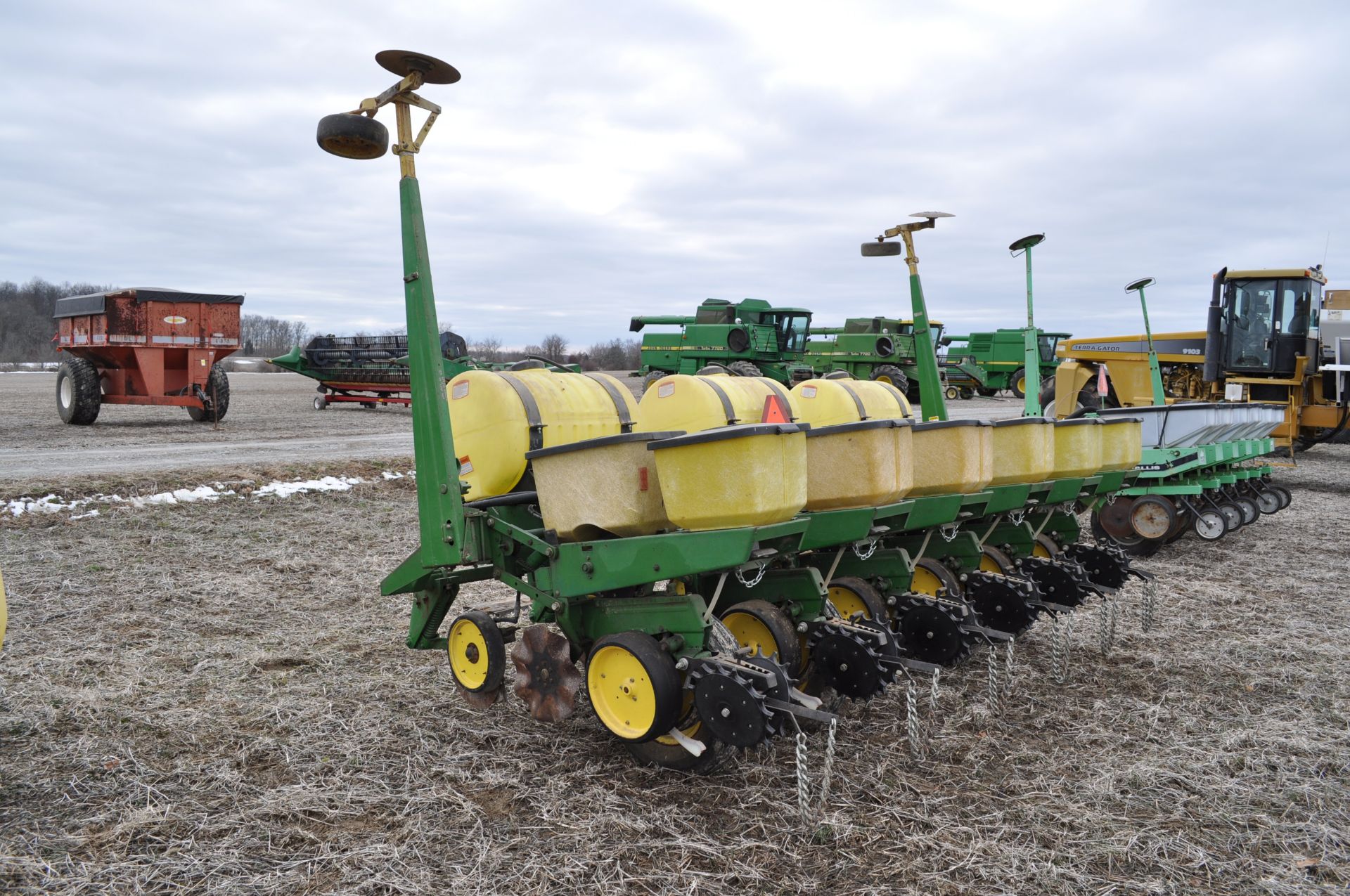 John Deere 7000 6x30’ planter - Image 2 of 15