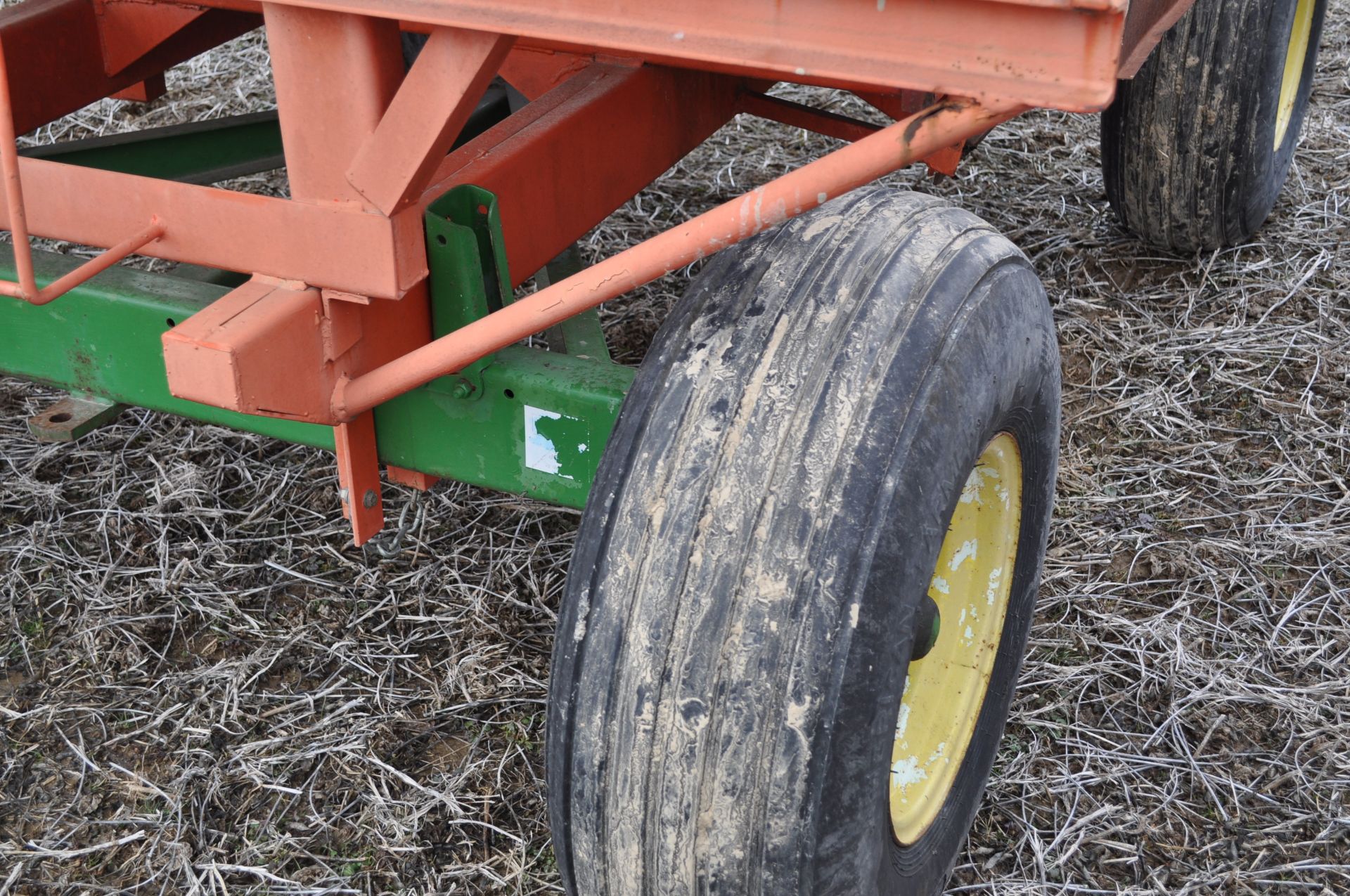 Killbros 350 wagon on John Deere 1065 gear - Image 8 of 9