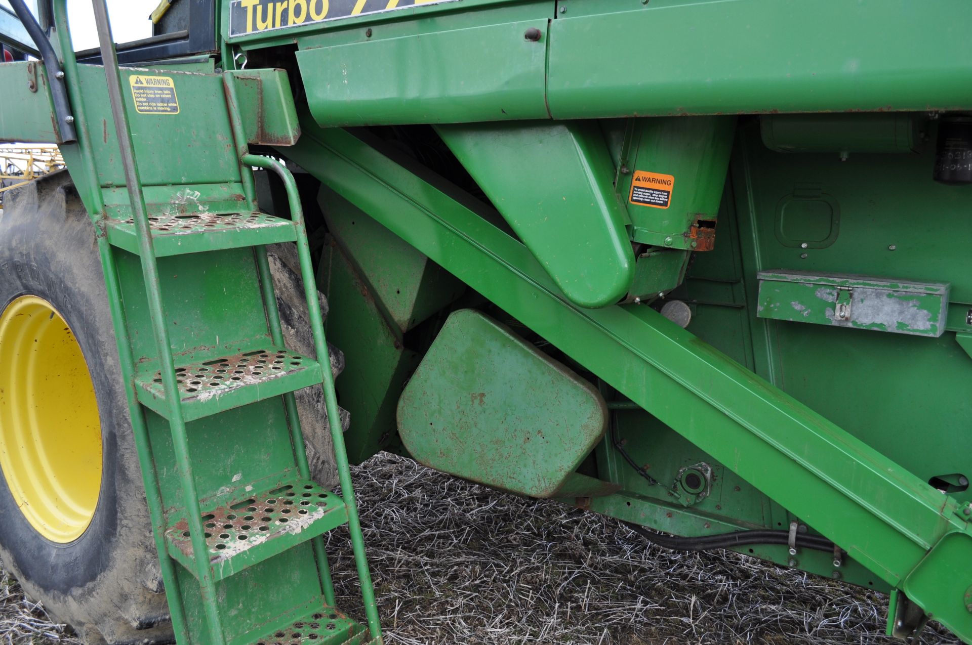 John Deere 7720 combine - Image 14 of 32