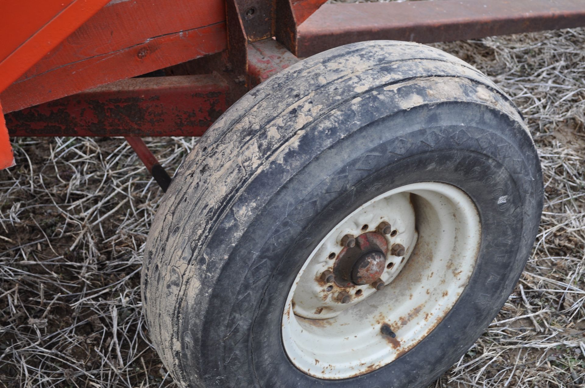 250 bushel gravity bed wagon - Image 8 of 9